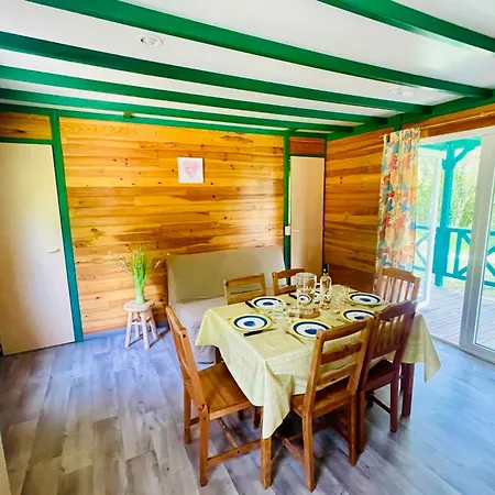 Climatise, Animaux Acceptes - 6 Pers. - Api-1-52-2547 Camping